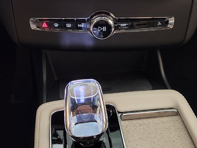 New 2026 Volvo XC90 T8 Plus w/ Protection Package Premier AWD/4WD image 19