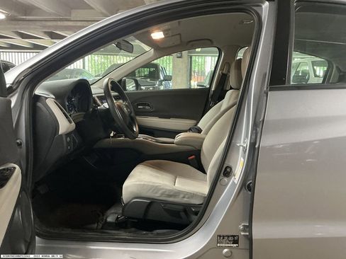 Used 2022 Honda HR-V LX image 8