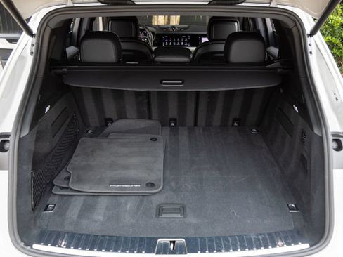Certified 2025 Porsche Cayenne E-Hybrid AWD/4WD image 29