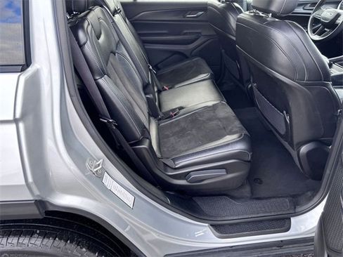 Certified 2024 Jeep Grand Cherokee L Laredo image 27