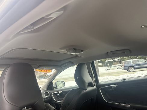 Used 2017 Volvo S60 T5 Inscription Platinum w/ Climate Package image 16