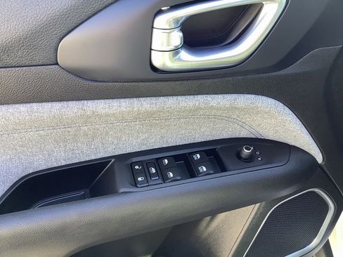 Used 2025 Jeep Compass Latitude w/ Convenience Group image 10