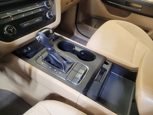 Used 2017 Kia Sedona LX image 26