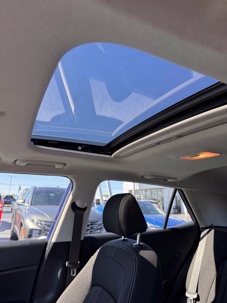 Used 2024 Hyundai Venue SEL FWD image 17