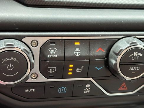 Used 2023 Jeep Wrangler Unlimited Sahara w/ Cold Weather Group AWD/4WD image 23
