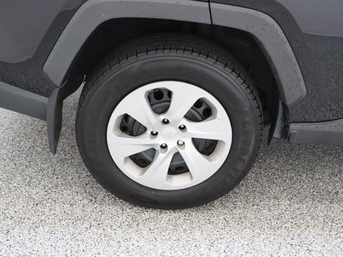 Used 2021 Toyota RAV4 LE AWD/4WD image 6