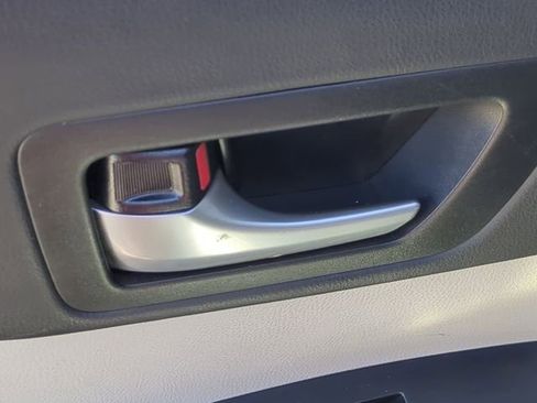 Used 2019 Toyota Highlander XLE image 32