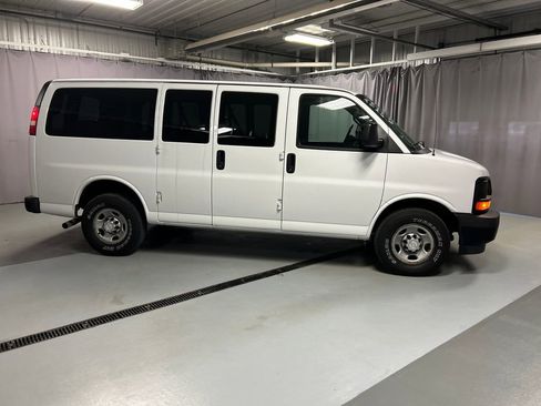 Used 2017 Chevrolet Express 2500 LS RWD image 8