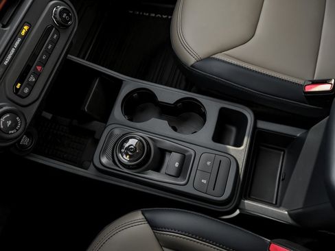 Used 2025 Ford Maverick Lariat w/ 4K Tow Package image 30