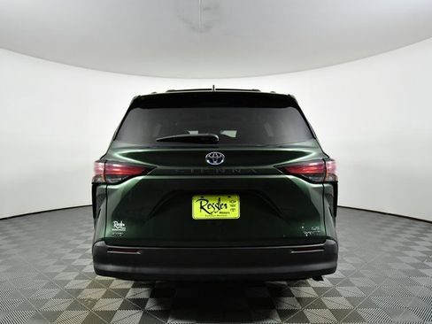Used 2021 Toyota Sienna LE image 12