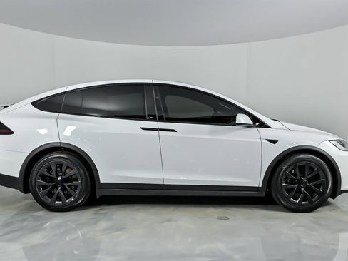 Used 2023 Tesla Model X Plaid image 13