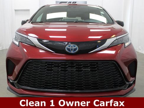 Used 2022 Toyota Sienna XSE image 2