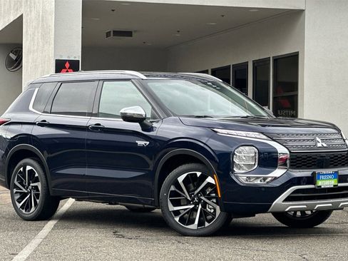 New 2025 Mitsubishi Outlander SEL image 3