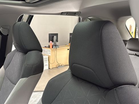 Used 2025 Toyota RAV4 XLE w/ Convenience Package image 13