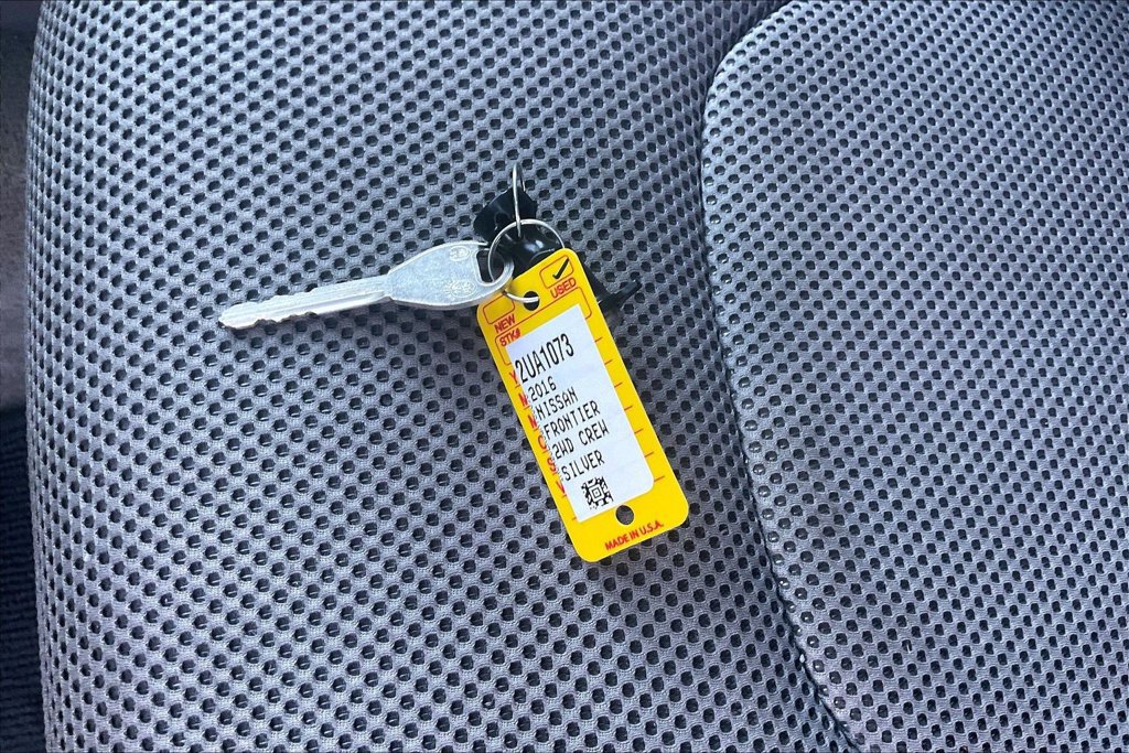 Used 2016 Nissan Frontier S RWD image 34