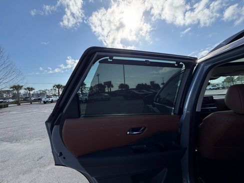 New 2026 Nissan Pathfinder Platinum FWD image 25