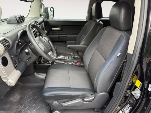 Used 2010 Toyota FJ Cruiser 4WD image 10