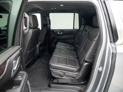Used 2024 Chevrolet Suburban LT image 24