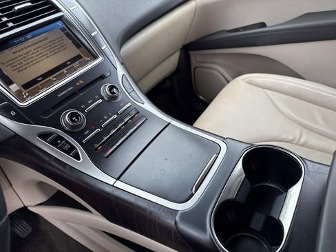 Used 2019 Lincoln Nautilus Select image 24