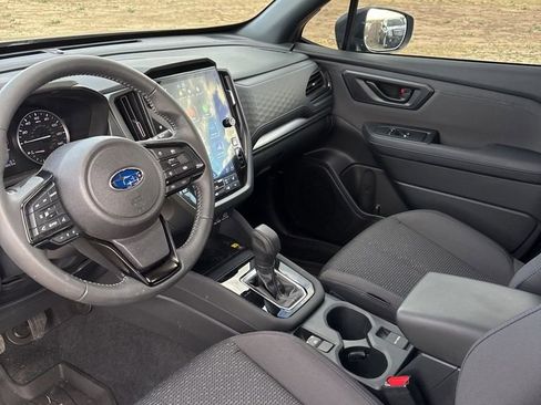 Used 2025 Subaru Forester Premium image 9