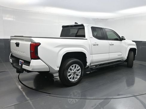 Used 2024 Toyota Tacoma SR5 AWD/4WD image 22