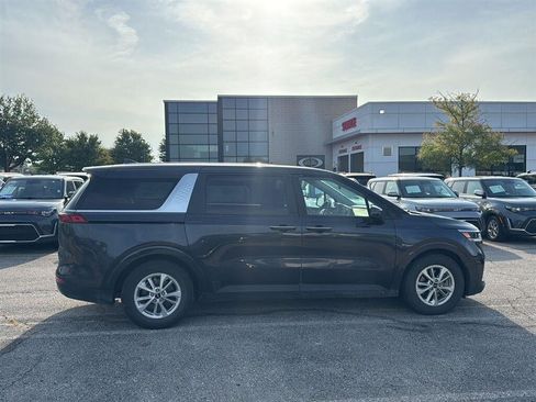 Used 2022 Kia Carnival LX FWD image 4