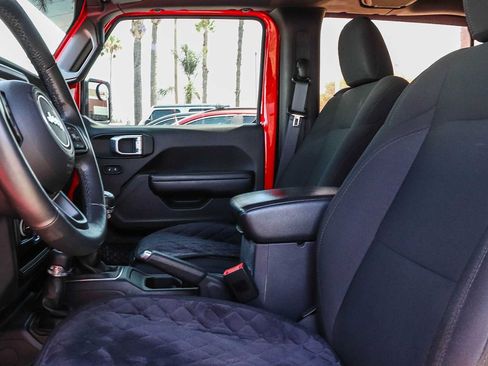 Used 2018 Jeep Wrangler Sport AWD/4WD image 25