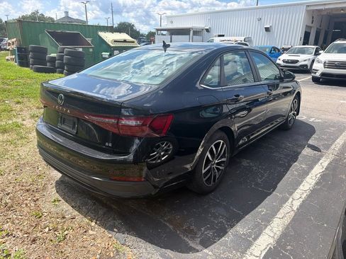 Used 2025 Volkswagen Jetta SE FWD image 4