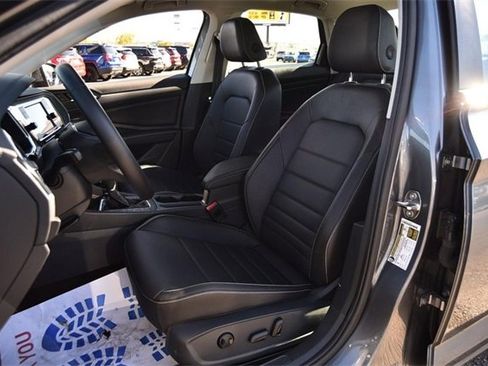 Certified 2024 Volkswagen Jetta SE w/ Panoramic Sunroof Package image 20