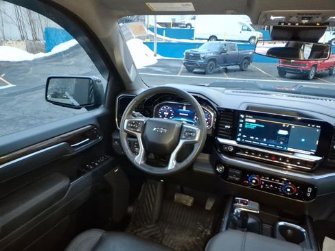 Used 2024 Chevrolet Silverado 1500 LT Trail Boss w/ LT Trail Boss Premium Package image 12