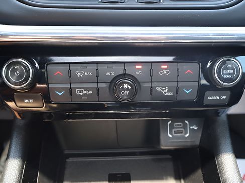 Used 2022 Jeep Compass Limited w/ (RED) Package AWD/4WD image 17