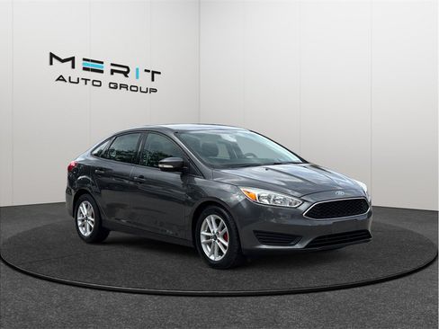 Used 2017 Ford Focus SE FWD image 1