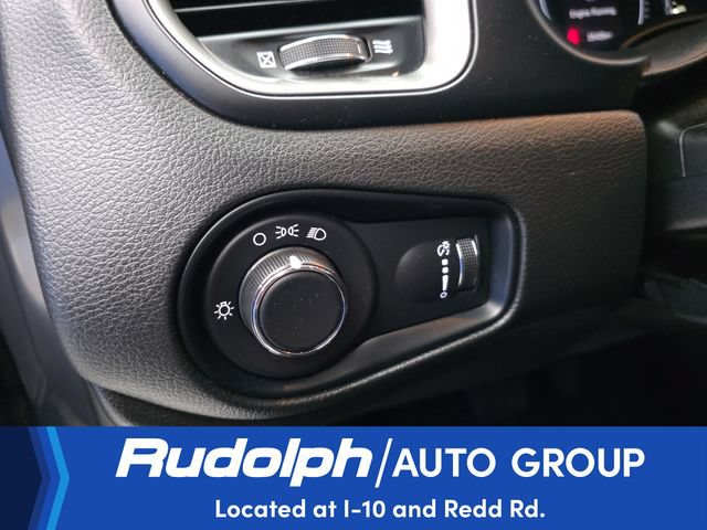 Used 2023 Jeep Renegade Latitude AWD/4WD image 12