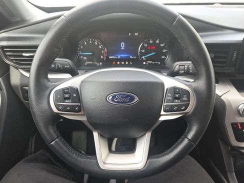 Used 2024 Ford Explorer XLT AWD/4WD image 37