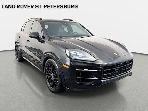 Used 2025 Porsche Cayenne GTS image 3