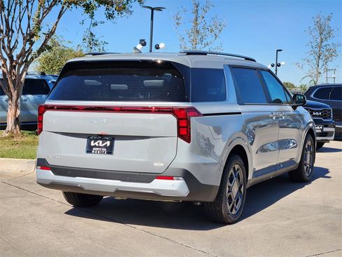 New 2026 Kia Carnival EX image 4