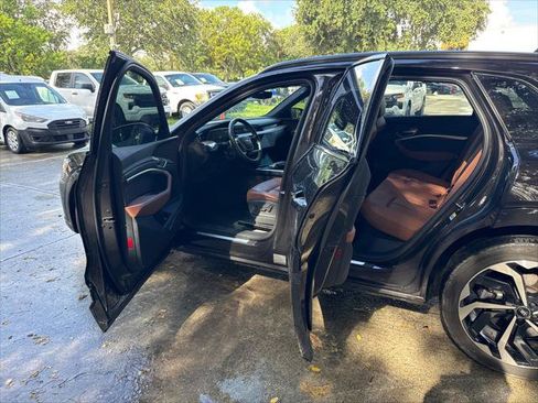 Used 2024 Audi Q8 e-tron Premium Plus w/ Premium Plus Package AWD/4WD image 13