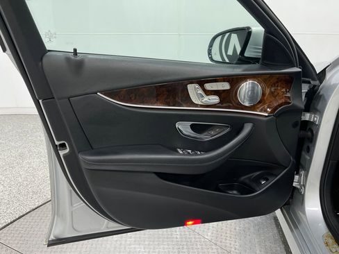 Used 2018 Mercedes-Benz E 300 4MATIC image 16