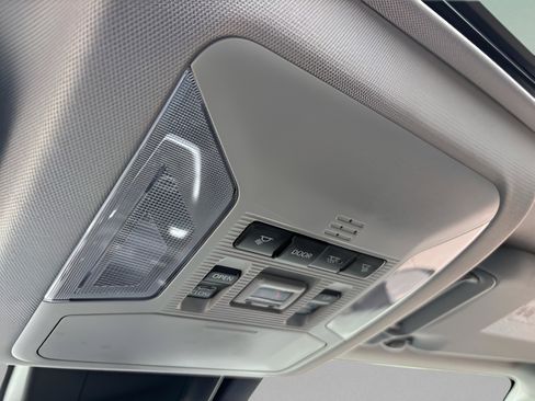 Used 2020 Toyota RAV4 XLE Premium image 26