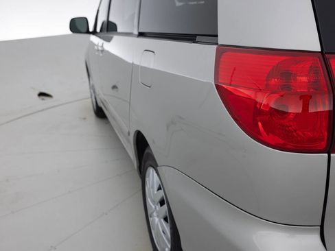Used 2007 Toyota Sienna LE FWD image 13