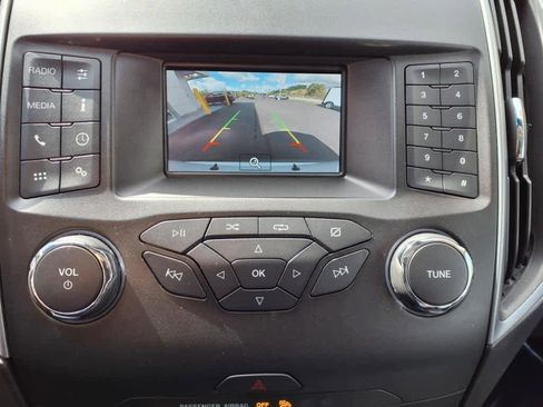 Used 2019 Ford Edge SE image 18