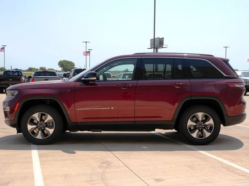 Used 2023 Jeep Grand Cherokee 4WD 4xe image 3