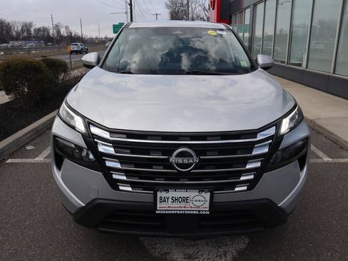 Certified 2025 Nissan Rogue SV AWD/4WD image 5