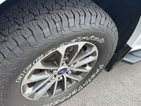 Used 2020 Ford F150 XLT w/ Equipment Group 302A Luxury AWD/4WD image 15