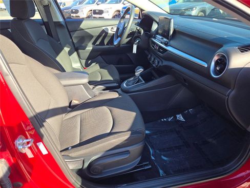 Used 2024 Kia Forte LXS image 7