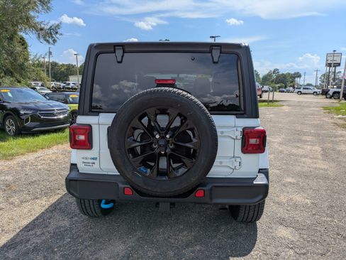 Used 2023 Jeep Wrangler Unlimited Sahara AWD/4WD image 5