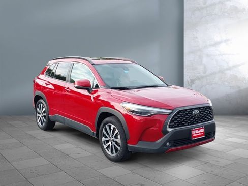 Used 2022 Toyota Corolla Cross XLE w/ Convenience Package image 8