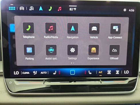 New 2025 Volkswagen Tiguan SE image 17