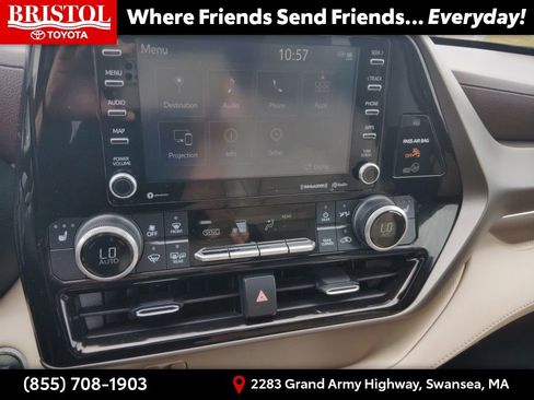 Used 2021 Toyota Highlander XLE AWD/4WD image 25