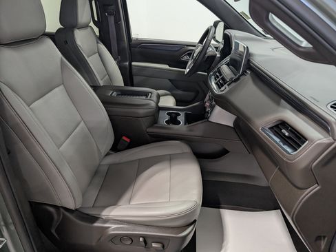 Used 2024 GMC Yukon SLT w/ SLT Luxury Package image 24